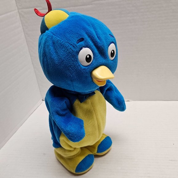 Pablo Fisher Price Nick Jr Backyardigans Sing & Spin Interactive Blue Penguin - Picture 10 of 16